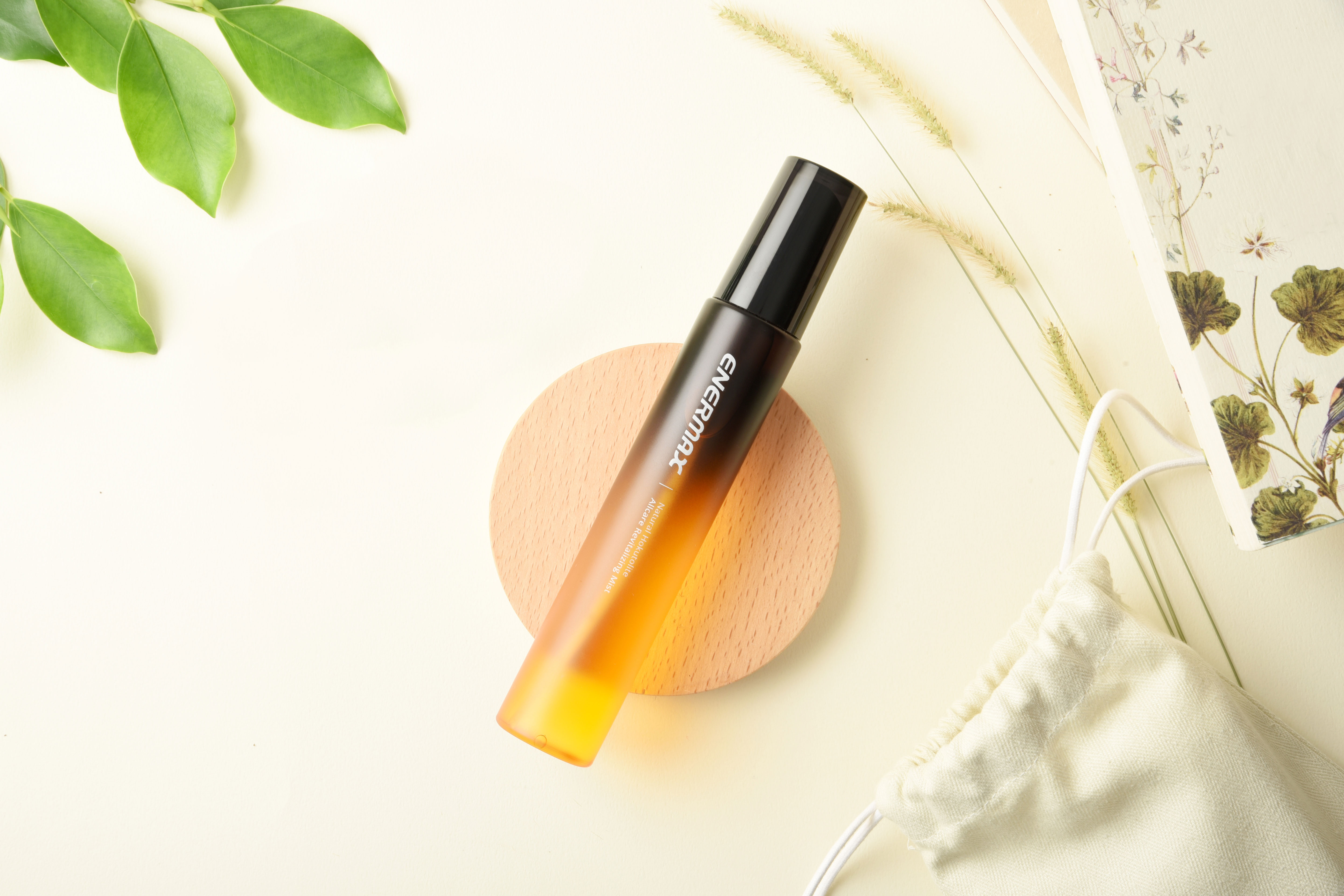 定妝噴霧的用法介紹,使用安耐美全方位噴霧兼具保養效果保濕又控油
