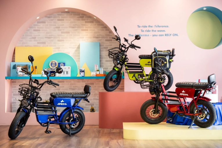 佶司特 Jiisted 胖胎電輔車承襲電源供應器 DNA，透過穩定電控與優化能量效率，提供長輩平順安全的騎乘體驗，同時提升續航力與系統耐久性。